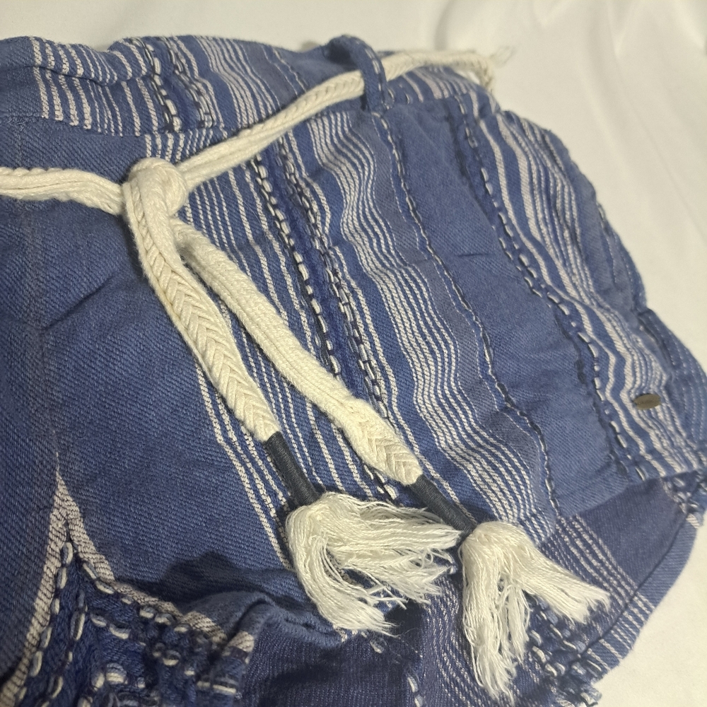 O'Neill Womens XL Blue Striped Shorts Braided Tassle Belt Lightweight Surf Beach - Picture 4 of 6